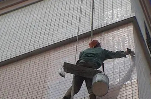 滴道卫生间漏水维修公司分享下滴道外墙防水的必要性。